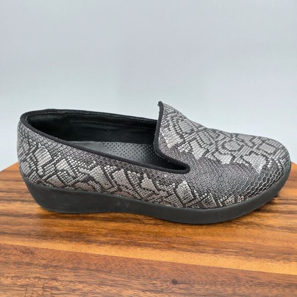 FitFlop Shoes Womens 6.5 Python Print Leather Flats Comfort Smoking Loafers - Picture 1 of 8